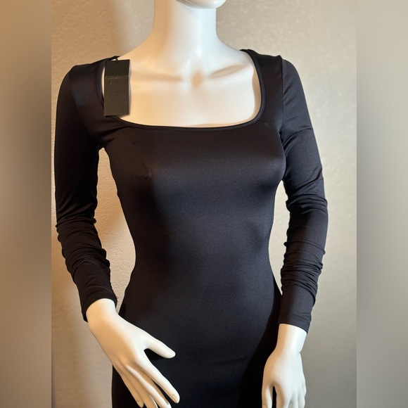 🍁🥳♥️ Gianni Bini Column Icon Knit Scoop Neck Long Sleeve Bodycon Midi Dress - Picture 5 of 11